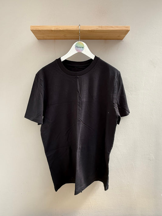 SAMPLE SALE! Adults Size M / Black  - BLANK fitted style tee